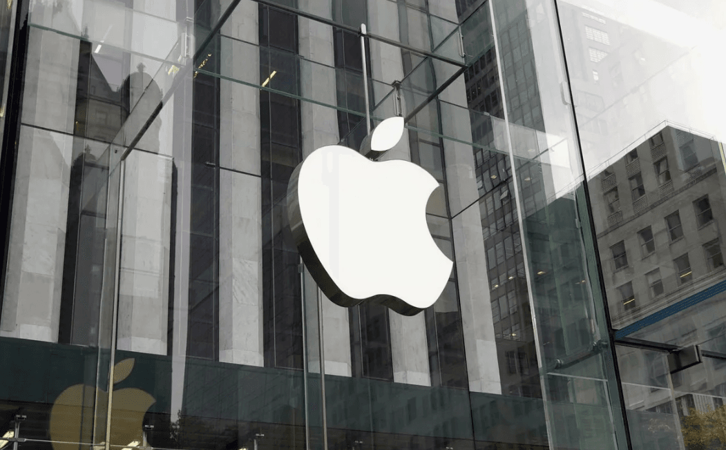 Apple Shares Fall 5.5% on Conservative Apple Sales Forecast and Chip Shortages