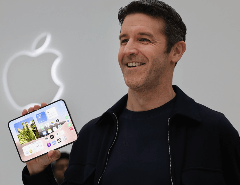 Samsung and Duolingo roast Apple foldable